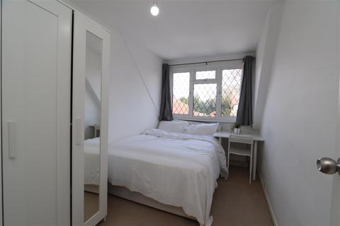 3 Oakbank, Hutton, Brentwood, CM13 1DN