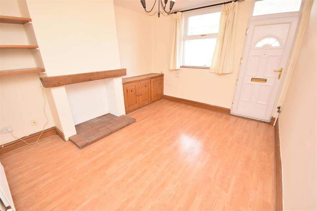 16 Town Lane, Little Neston 2 bed terraced house £650 pcm (£150 pw)