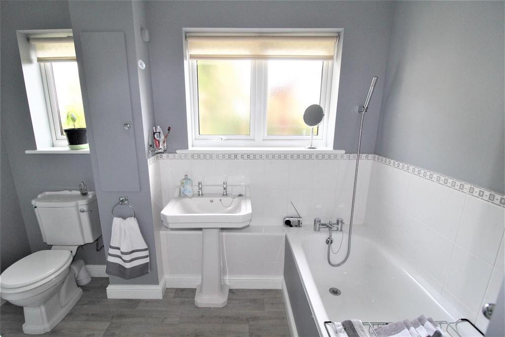 Bathroom /shower room w.c
