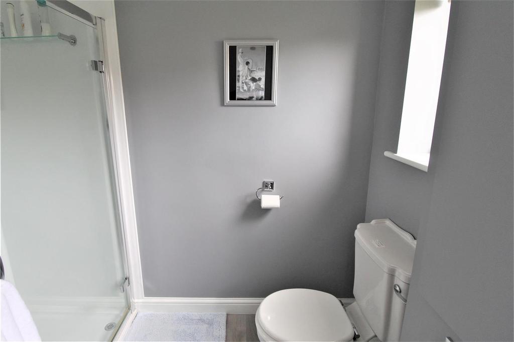 Bathroom /shower room w.c