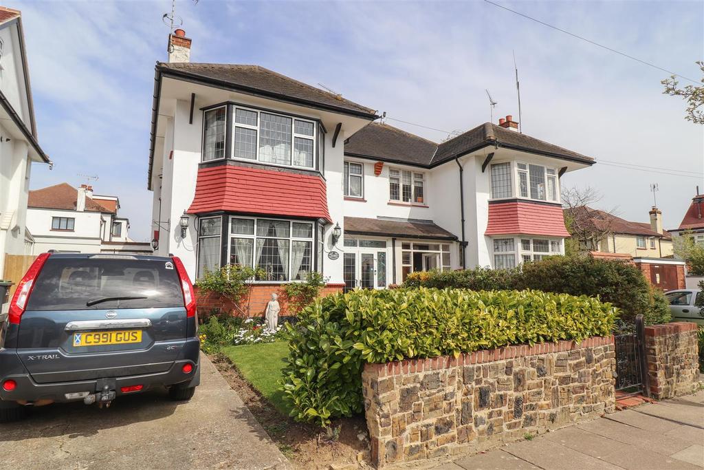 Western Road, LeighOnSea 3 bed semidetached house £700,000
