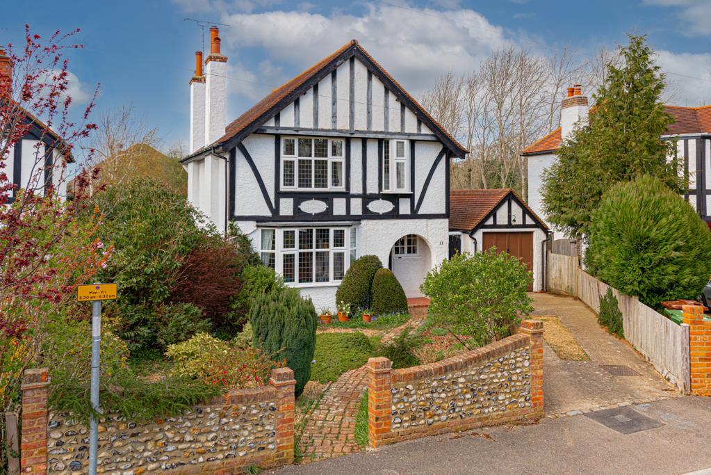 Dudley Grove, Epsom 3 bed detached house £975,000