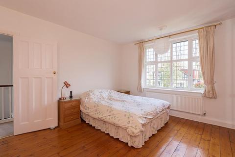 11 Dudley Grove, Epsom, KT18 7NB