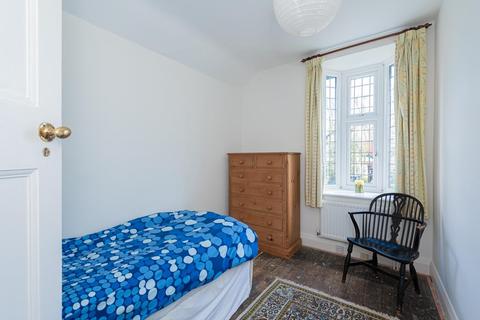 11 Dudley Grove, Epsom, KT18 7NB