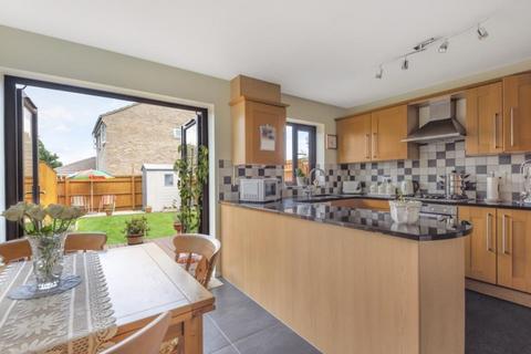 3 bedroom semi-detached house for sale, Burford Road, Carterton, Oxon OX18