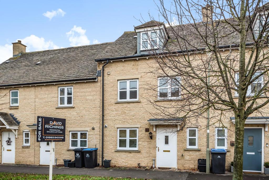 Elmhurst Way, Carterton, Oxfordshire OX18 3 bed terraced house £315,000