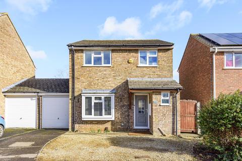 17 Alderley Close, Carterton, OX18 3QP