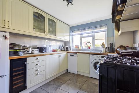 17 Alderley Close, Carterton, OX18 3QP