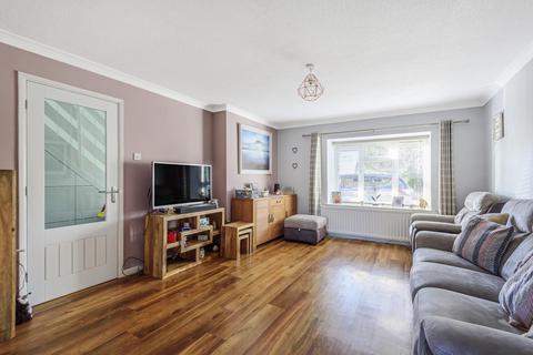 17 Alderley Close, Carterton, OX18 3QP