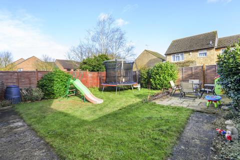 17 Alderley Close, Carterton, OX18 3QP