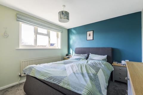 17 Alderley Close, Carterton, OX18 3QP