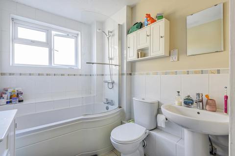 17 Alderley Close, Carterton, OX18 3QP