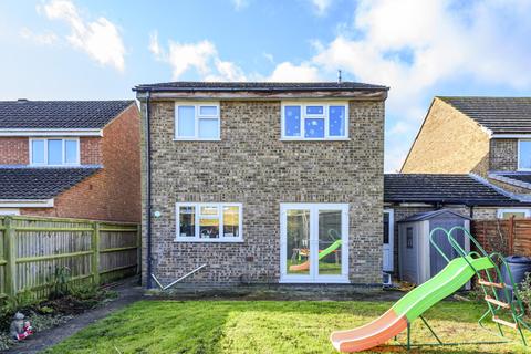 17 Alderley Close, Carterton, OX18 3QP