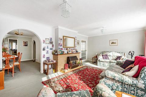 4 bedroom detached bungalow for sale - Arkell Avenue, Carterton, Oxfordshire OX18