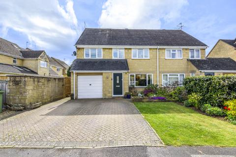 28 Alexander Drive, Cirencester, GL7 1UG