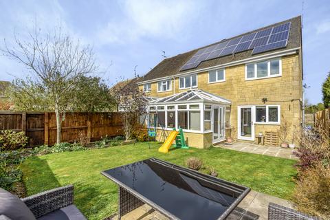 28 Alexander Drive, Cirencester, GL7 1UG