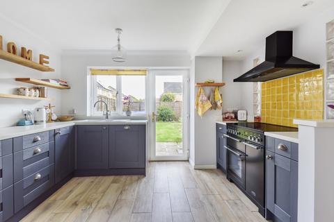 28 Alexander Drive, Cirencester, GL7 1UG