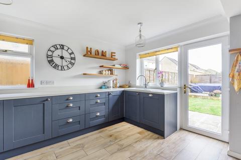 28 Alexander Drive, Cirencester, GL7 1UG