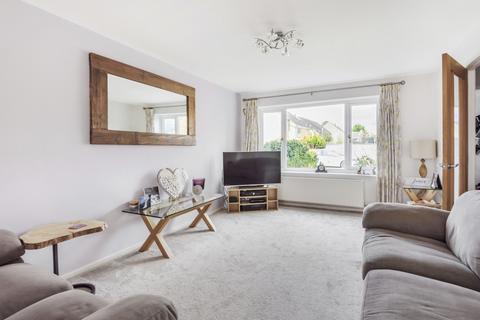 28 Alexander Drive, Cirencester, GL7 1UG