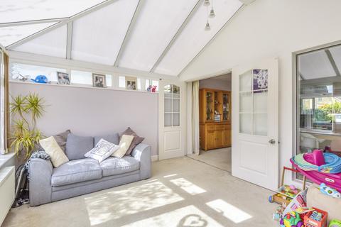 28 Alexander Drive, Cirencester, GL7 1UG