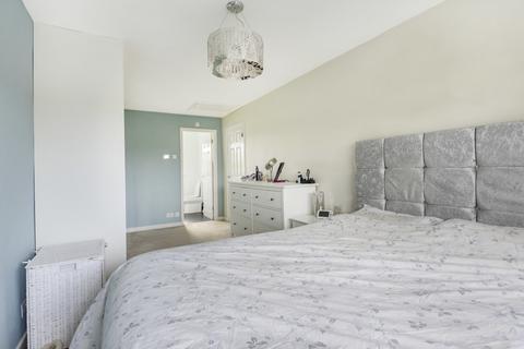 28 Alexander Drive, Cirencester, GL7 1UG