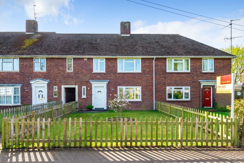 Thame Road, Aylesbury, 3 bed terraced house £350,000