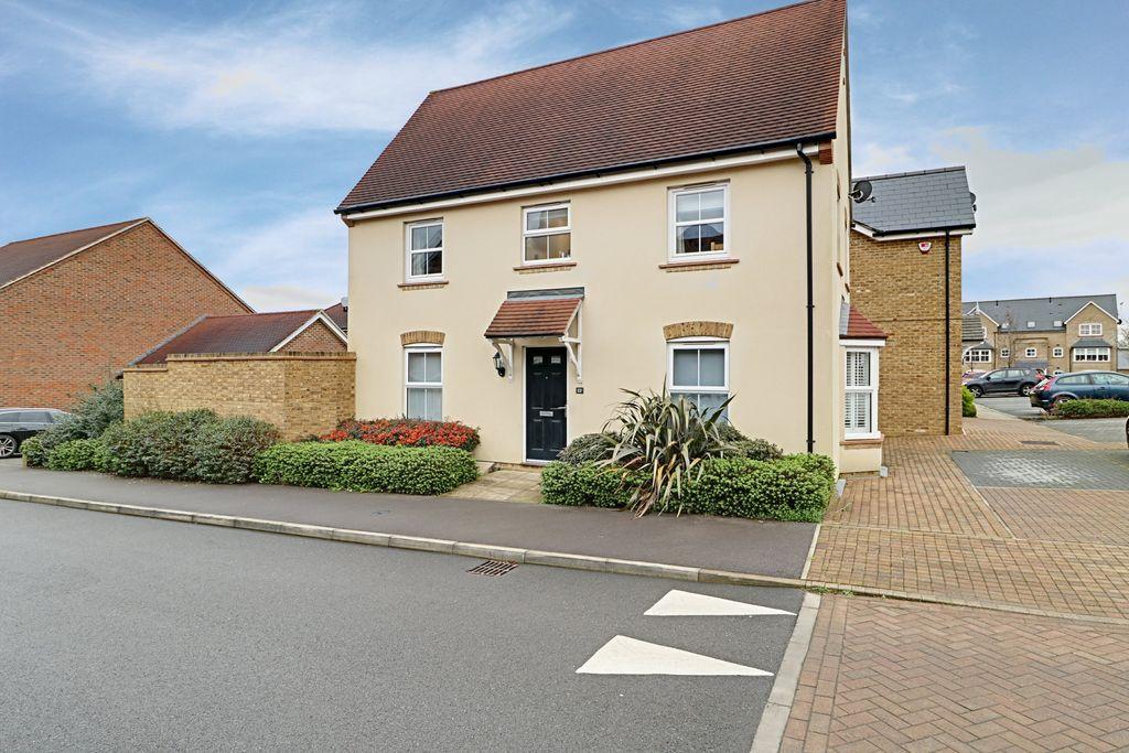 Eling Crescent, Sherfield on Loddon... 3 bed detached house £450,000