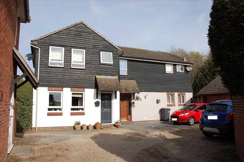 13 Clarence Close, Chelmsford, CM2 6SE