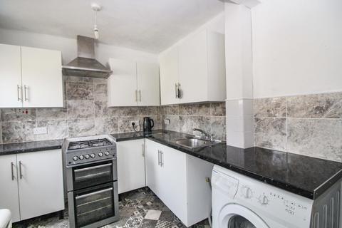 4 bedroom end of terrace house to rent - Royston Avenue, Chingford, London, E4
