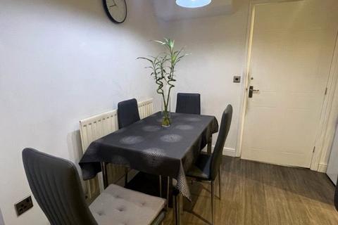 35 Bishops Castle Way, Gloucester, GL1 4DP