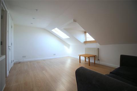 Studio to rent, Trafalgar Road, London