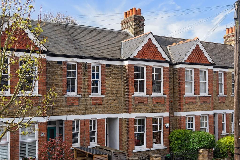 Chilton Road, Richmond, Surrey 3 bed flat - £3,000 pcm (£692 pw)