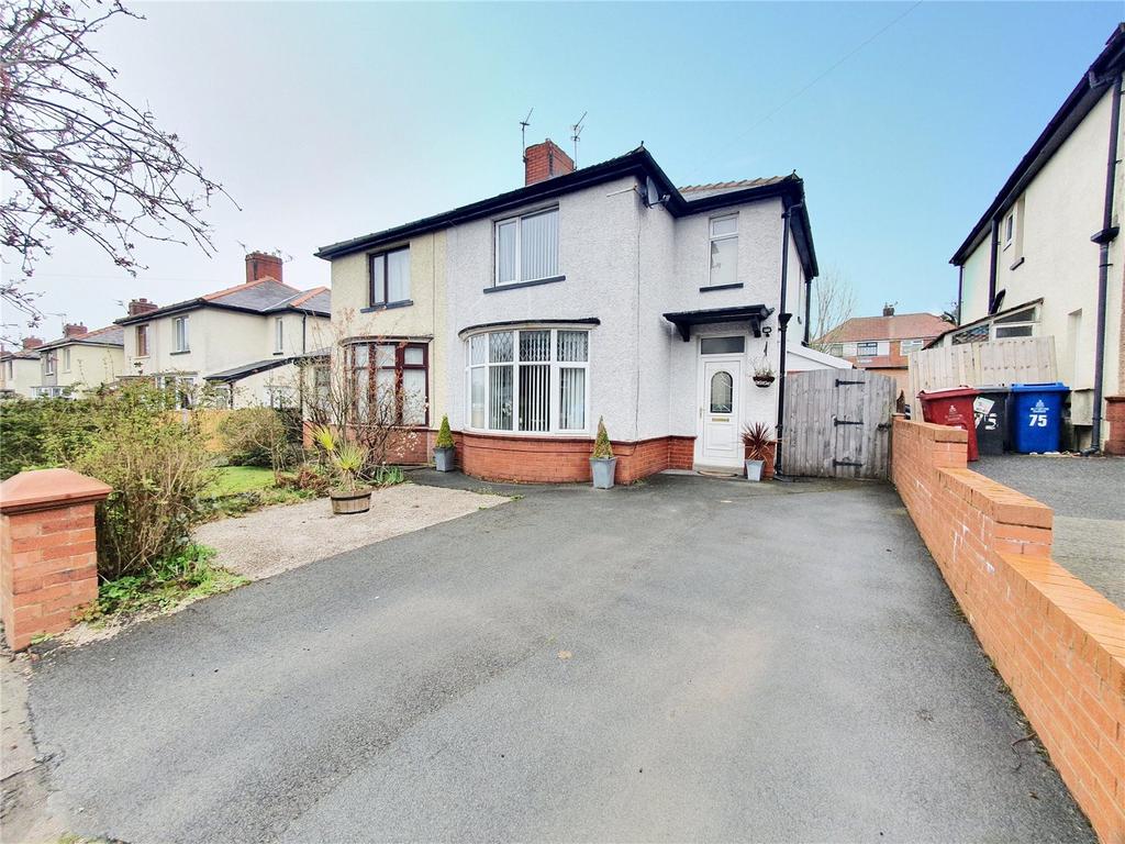 Bank Hey Lane North, Blackburn, BB1 2 bed semidetached house £155,000