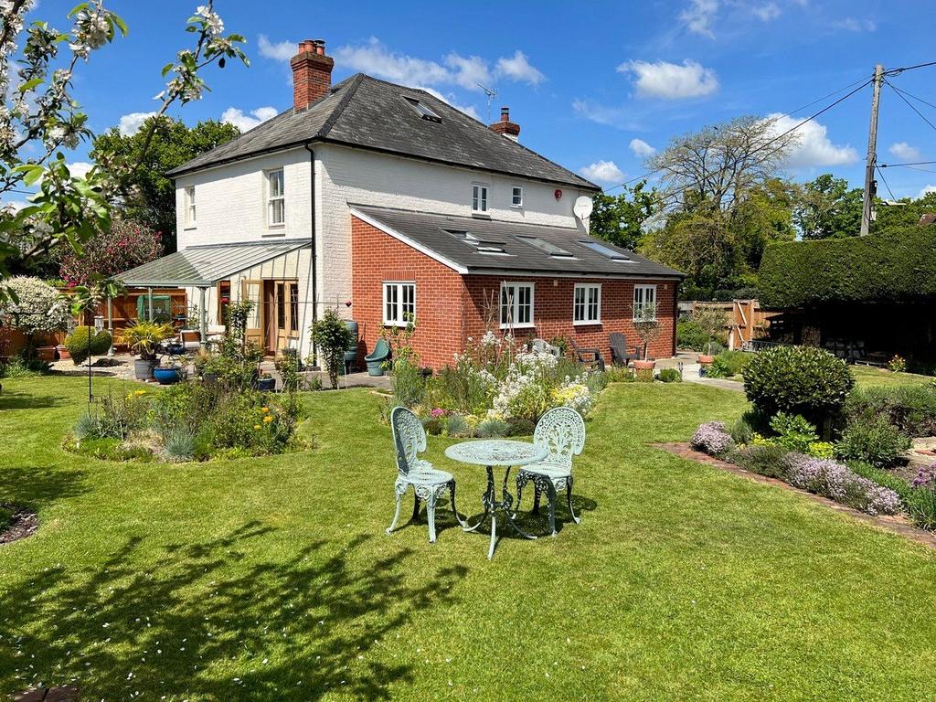 Sway Road, Brockenhurst, Hampshire, SO42 5 bed detached house £1,600,000