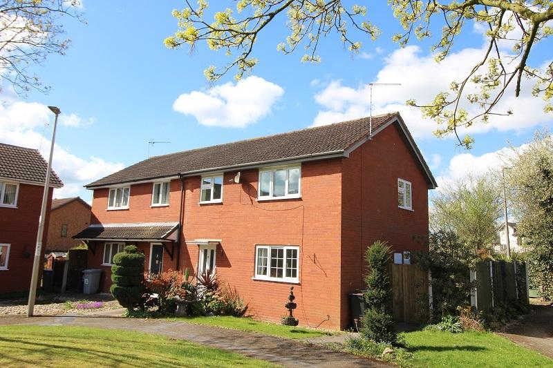 Mulberry Road, Wistaston CW2 8UW 3 bed semidetached house £750 pcm