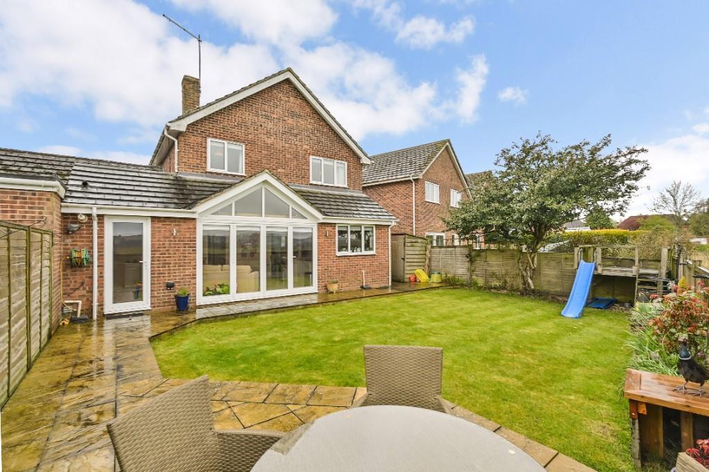 Mountbatten Way, Brabourne Lees TN25 4 bed detached house - £540,000