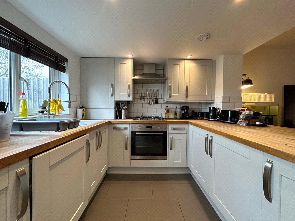 Binfield Road, Bracknell, Berkshire, RG42 2 bed terraced house £1,600