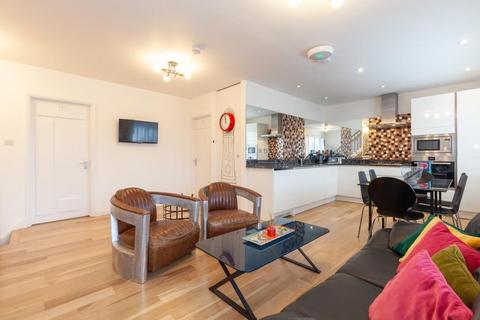 3 bedroom flat to rent, Wharton Road,  Headington,  OX3