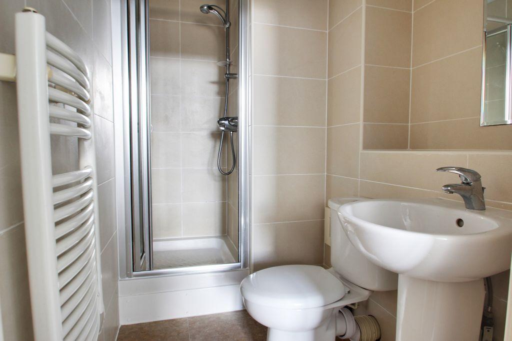 Ensuite to Bed 1