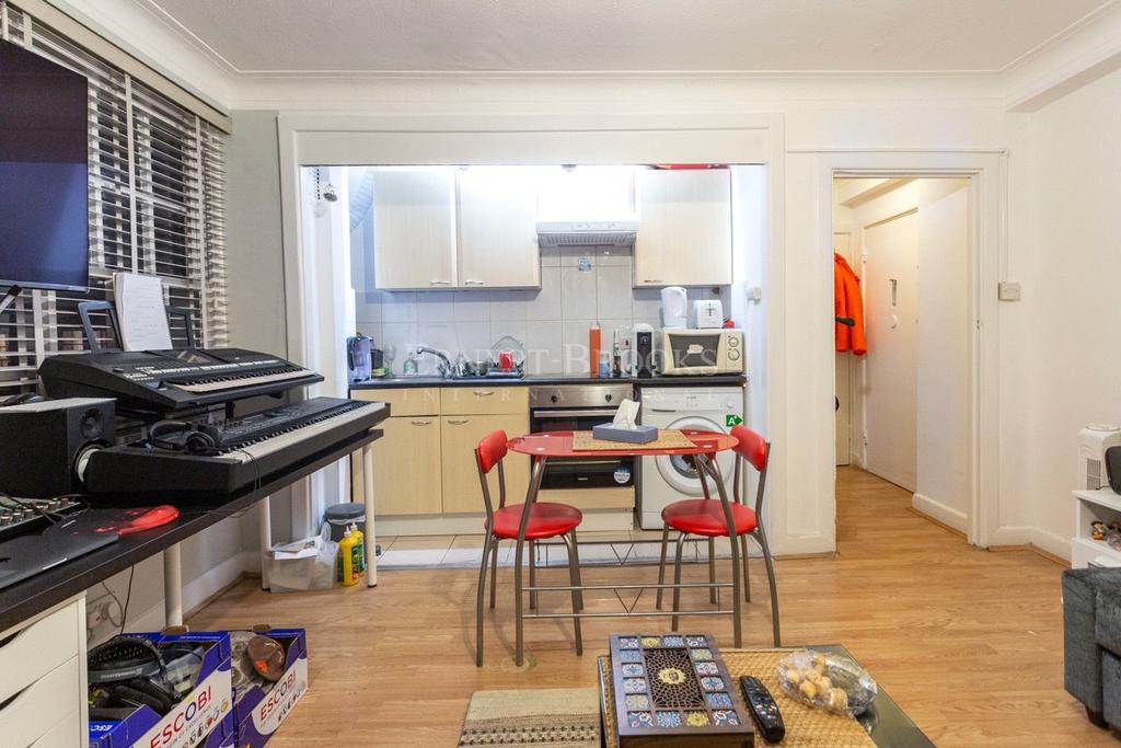 Park West, Edgware Road, Paddington, W2 Studio £1,350 pcm (£312 pw)