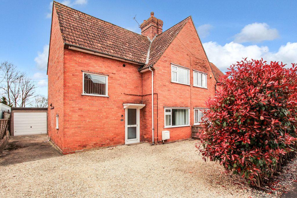 Westfield Grove, Yeovil BA21 3DL 3 bed semidetached house £220,000