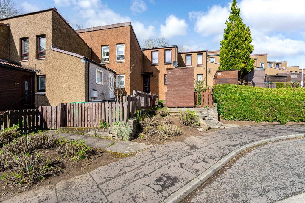 Lady Alice Path, Glenrothes, KY7 2 bed terraced house £79,500