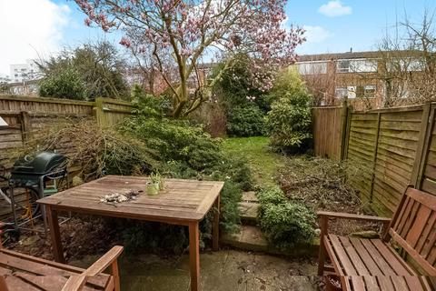 22 Carston Close, London, SE12 8DZ