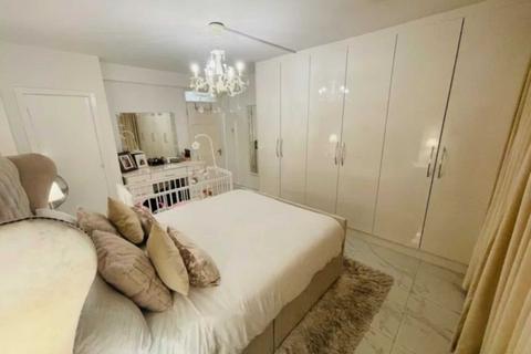 2 bedroom flat to rent - Broughton Court, West Ealing