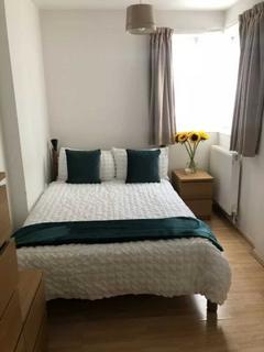 2 bedroom flat to rent - Broughton Court, West Ealing