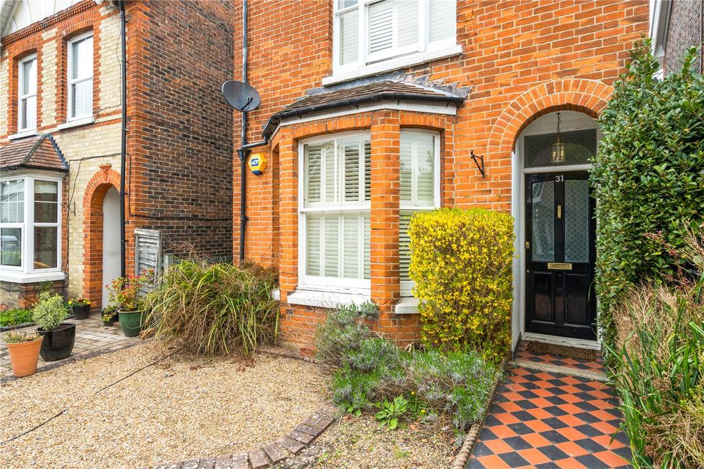 Deerings Road, Reigate, Surrey, RH2 3 bed detached house £950,000