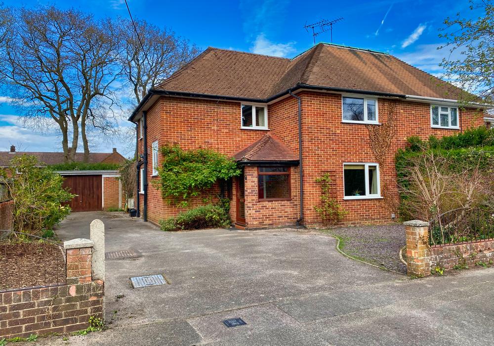 Ewell Way, Totton SO40 3 bed semidetached house £379,950