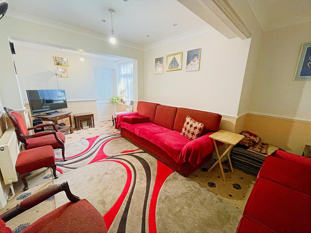 Lyon Park Avenue, Wembley, HA0 4DX 8 bed semidetached house £895,000