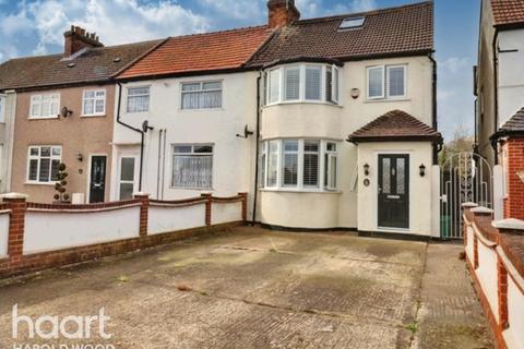181 Straight Road, Harold Hill, Romford, RM3 7JJ