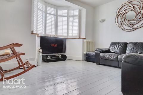 181 Straight Road, Harold Hill, Romford, RM3 7JJ